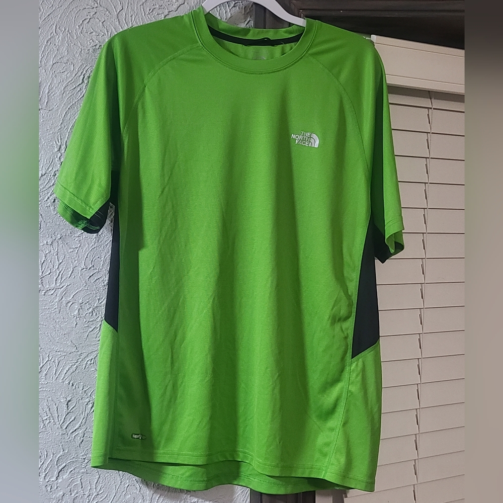 The North Face Men's Vapor WickVibrant Green Tee